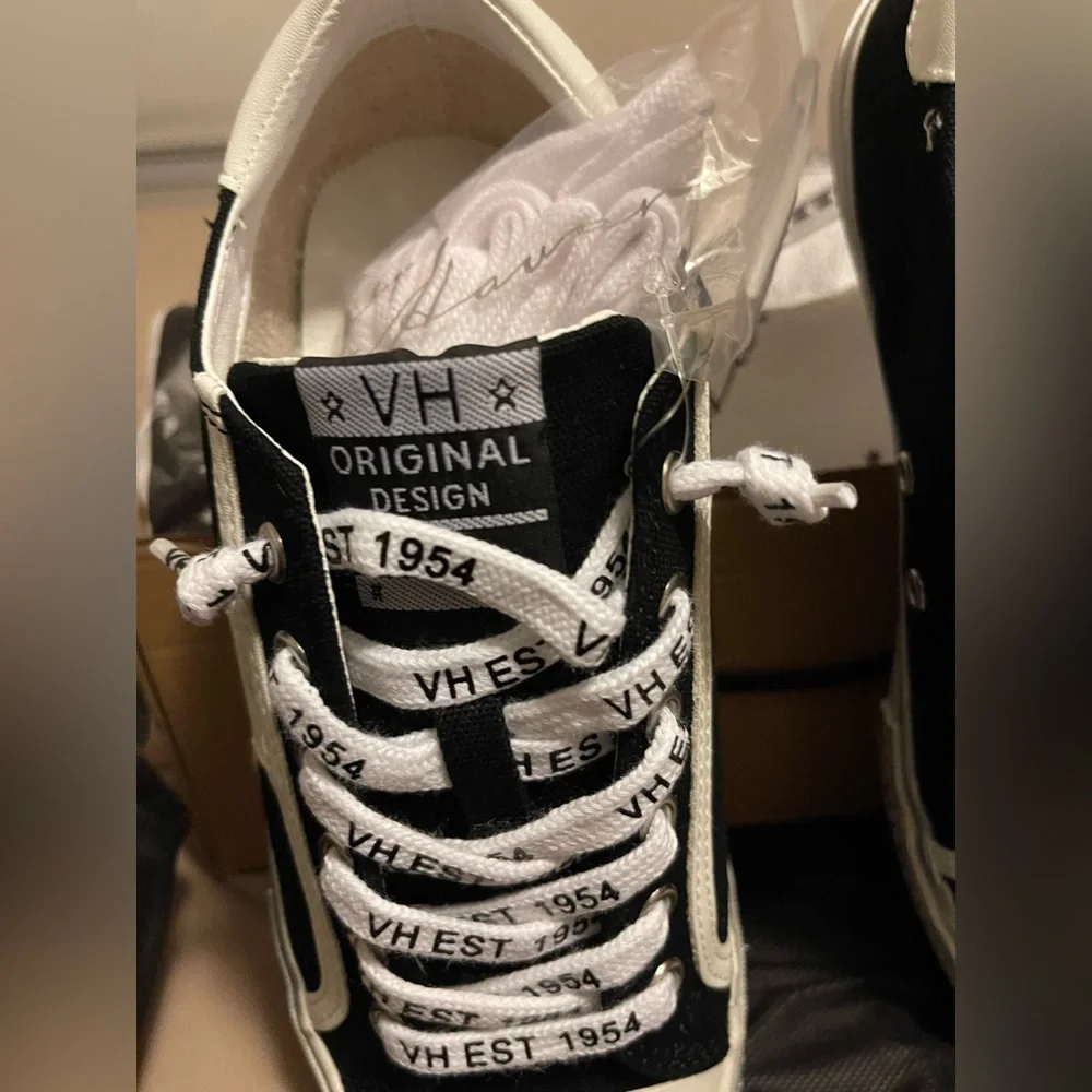 Vintage Havana Women’s Alive 23 Cruise Black and White Athletic Shoes